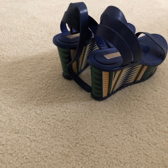 BCBG MaxAzria shoes - Picture 3 of 5